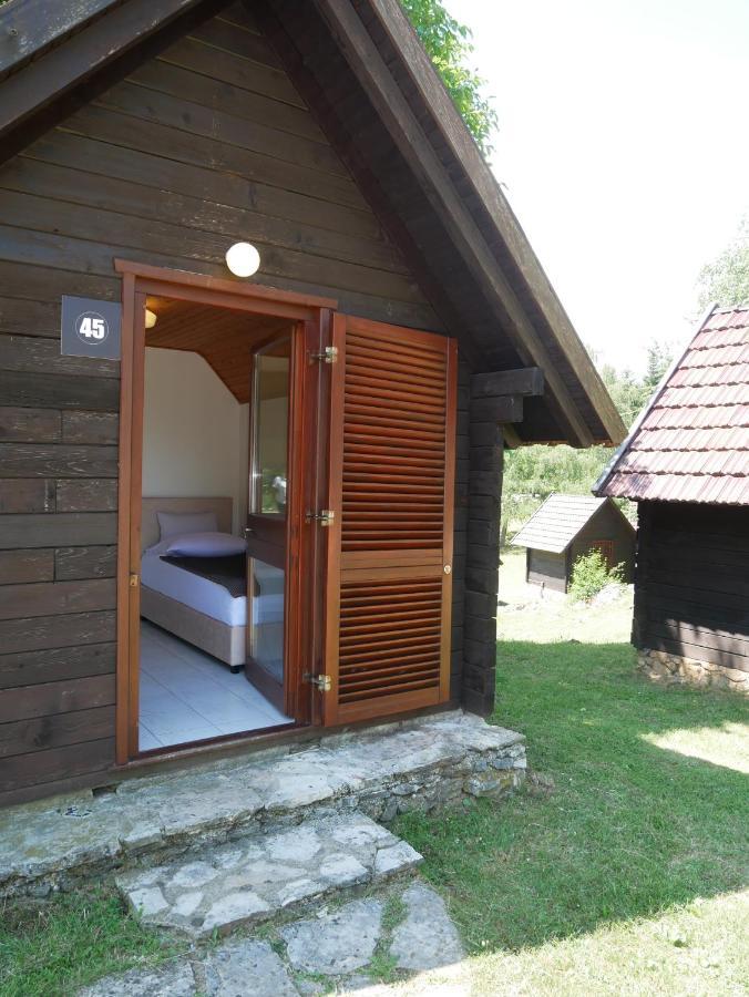 Bungalows Korana - Campsite Korana เซลิสเต เดรซิสโก ภายนอก รูปภาพ