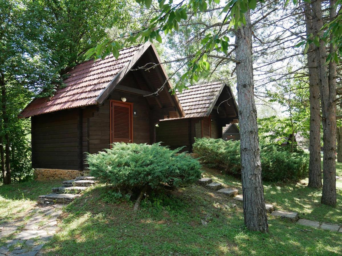 Bungalows Korana - Campsite Korana เซลิสเต เดรซิสโก ภายนอก รูปภาพ