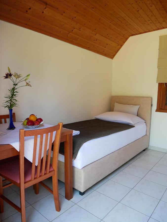 Bungalows Korana - Campsite Korana เซลิสเต เดรซิสโก ภายนอก รูปภาพ