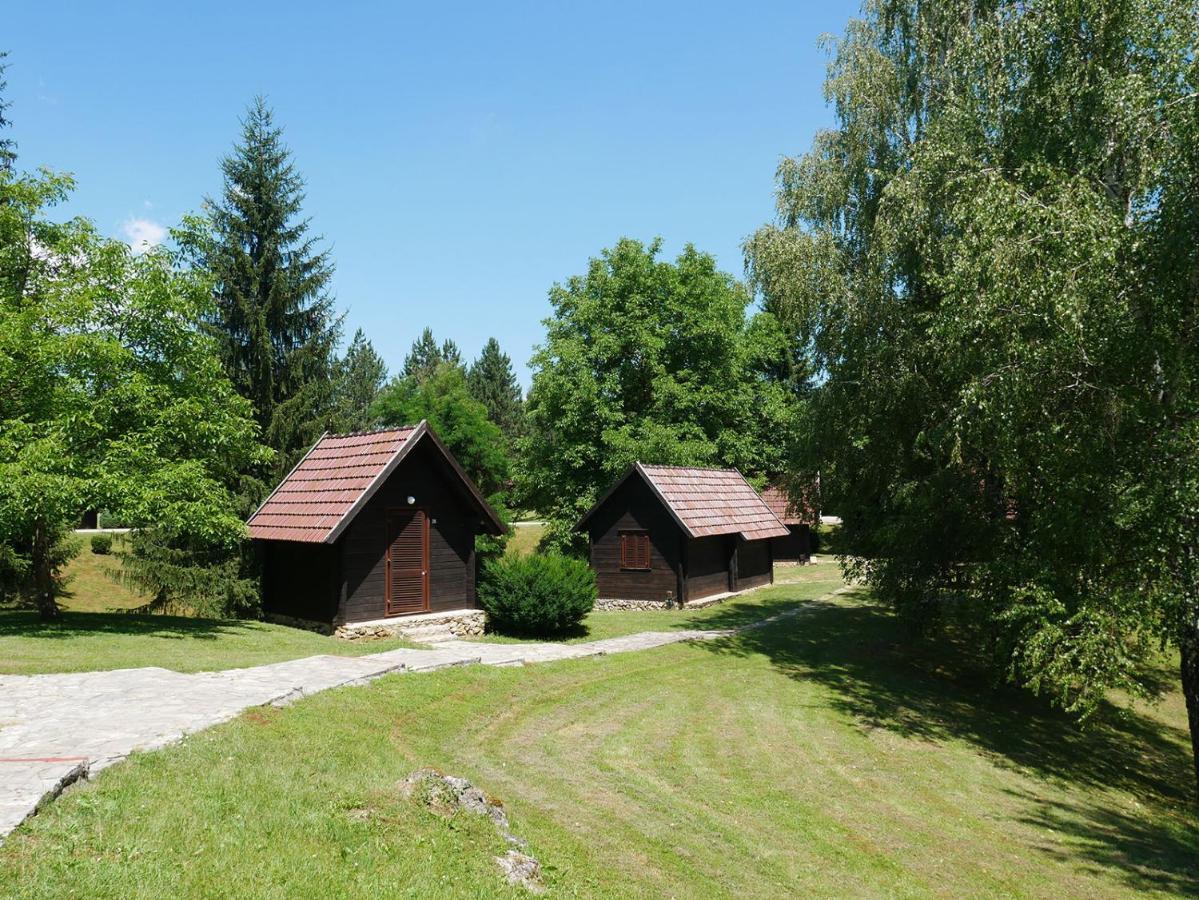 Bungalows Korana - Campsite Korana เซลิสเต เดรซิสโก ภายนอก รูปภาพ