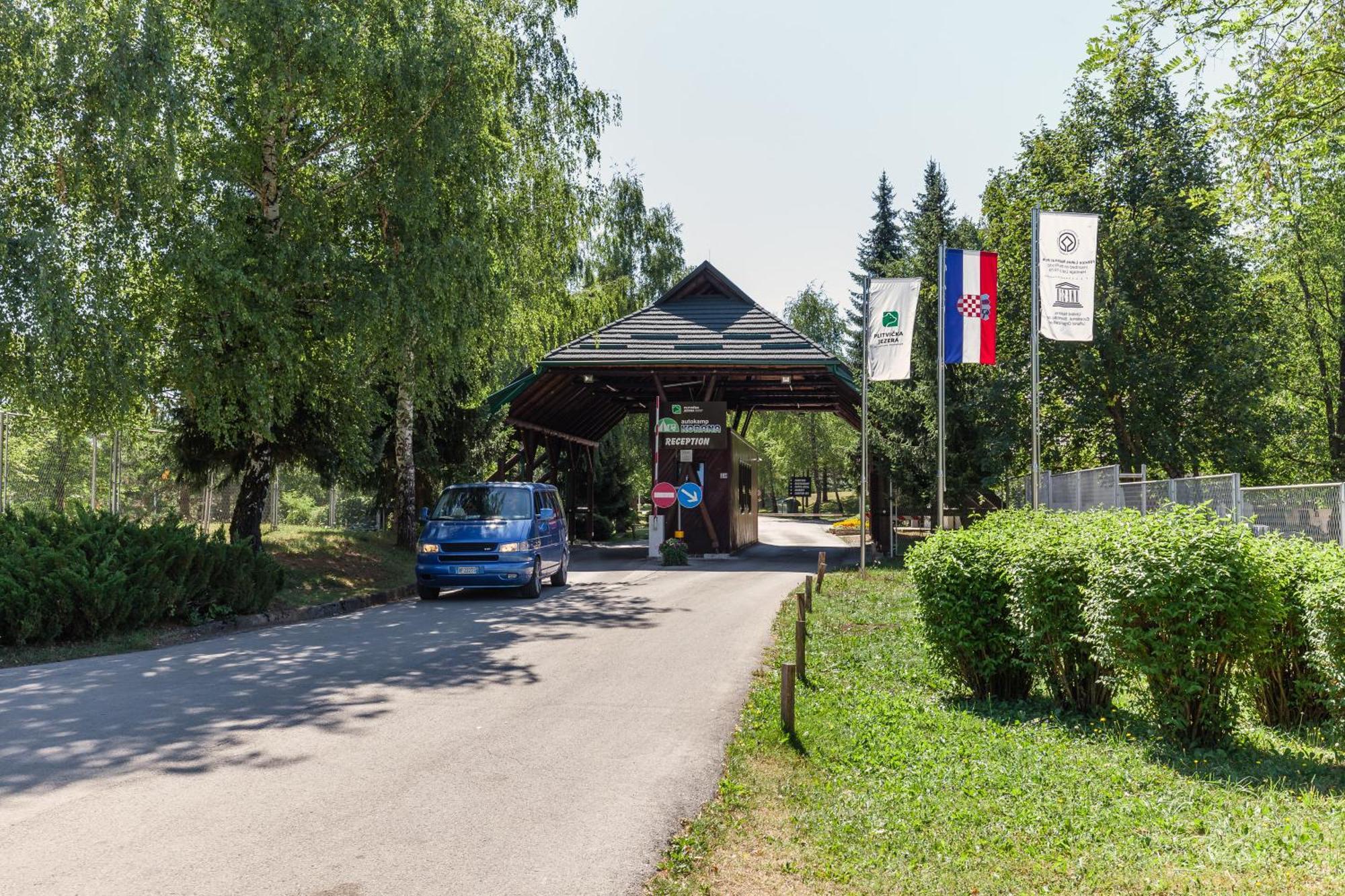 Bungalows Korana - Campsite Korana เซลิสเต เดรซิสโก ภายนอก รูปภาพ