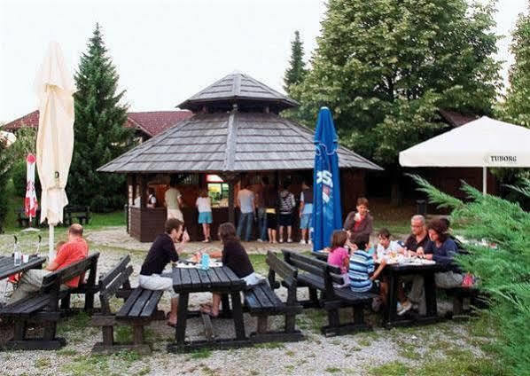 Bungalows Korana - Campsite Korana เซลิสเต เดรซิสโก ภายนอก รูปภาพ